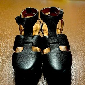 Brand new Vionic clogs black size 7